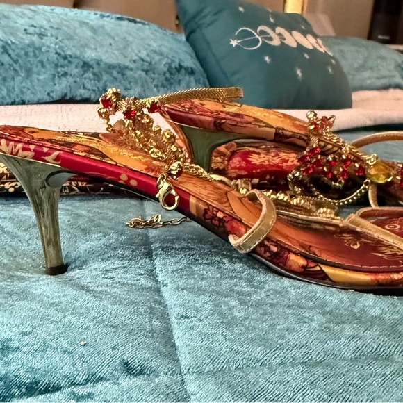 J.Renee Red and Gold Sandals with Matching Clutch - Picture 3 of 6